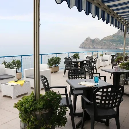 Kennedy Hotel SantʼAlessio Siculo